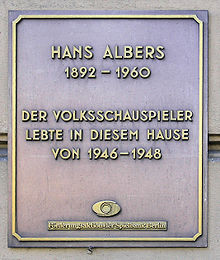 /dateien/np67090,1290286788,220px-Gedenktafel SchC3B6neberger Ufer 61 28Tierg29 Hans Albers