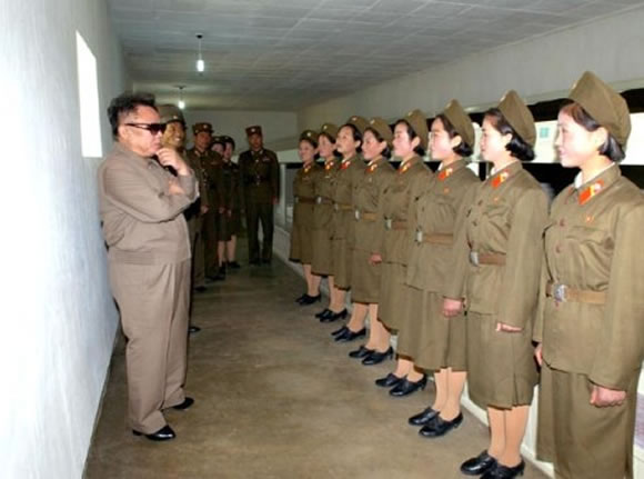 /dateien/pr10936,1279970504,kim-jong-il-pimp