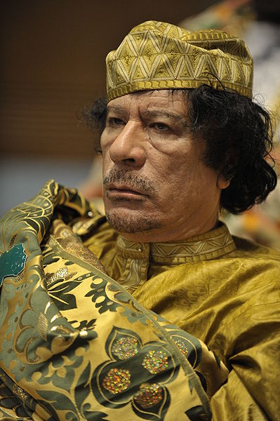 /dateien/pr56293,1267186042,399px-Muammar al-Gaddafi at the AU summit-LR