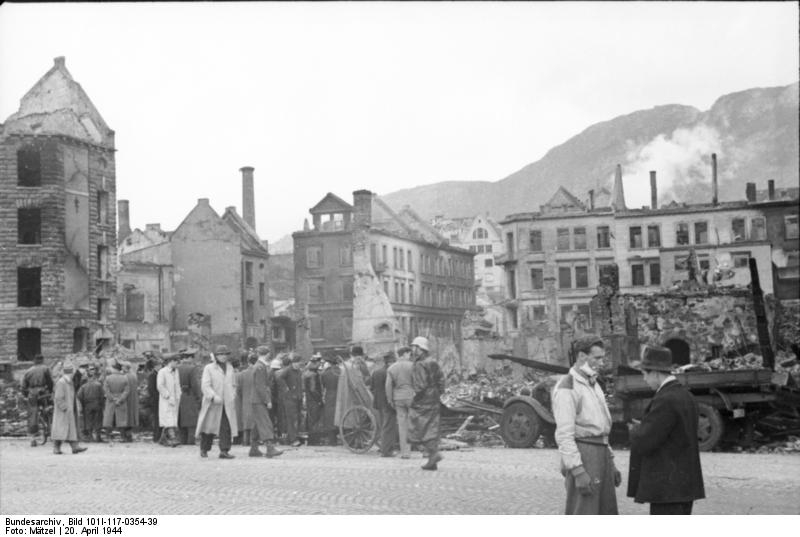 /dateien/pr63056,1275229514,Bundesarchiv Bild 101I-117-0354-39 Norwegen Bergen beschC3A4digte GebC3A4ude