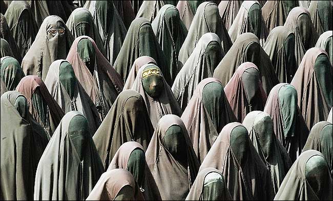 /dateien/pr65531,1283533231,burka graduation