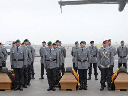 /dateien/pr68627,1292427046,luftwaffen-airbus-tote-bundeswehrsoldaten-in-leipzig-eingetroffen-ankunft-der-gefallenen-240126 0 320