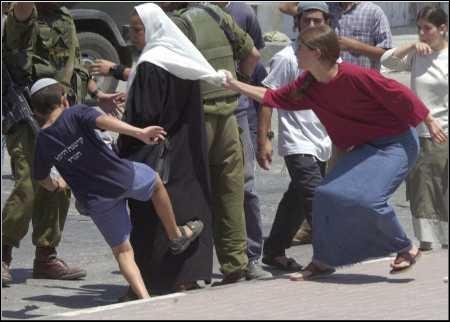 /dateien/rs14505,1280000450,israeli-children-attacking-arab-woman