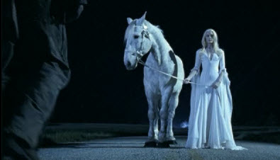 /dateien/tr68376,1291637088,White-Horse-Sheri-Moon-Zombie-Halloween-2