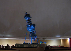 /dateien/uf2227,1271940676,250px-Olsztyn-planetarium-projektor