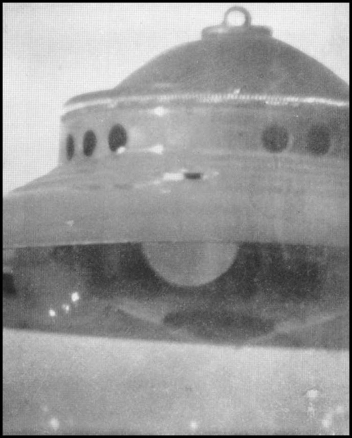 /dateien/uf2646,1269086230,CutoutFlyingSaucer