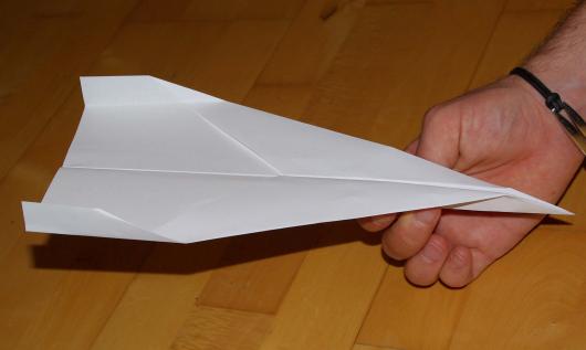 /dateien/uf28204,1244627815,papier-flieger-flugzeug-papierflieger-papierflugzeug-falten-basteln-121683779175 23603