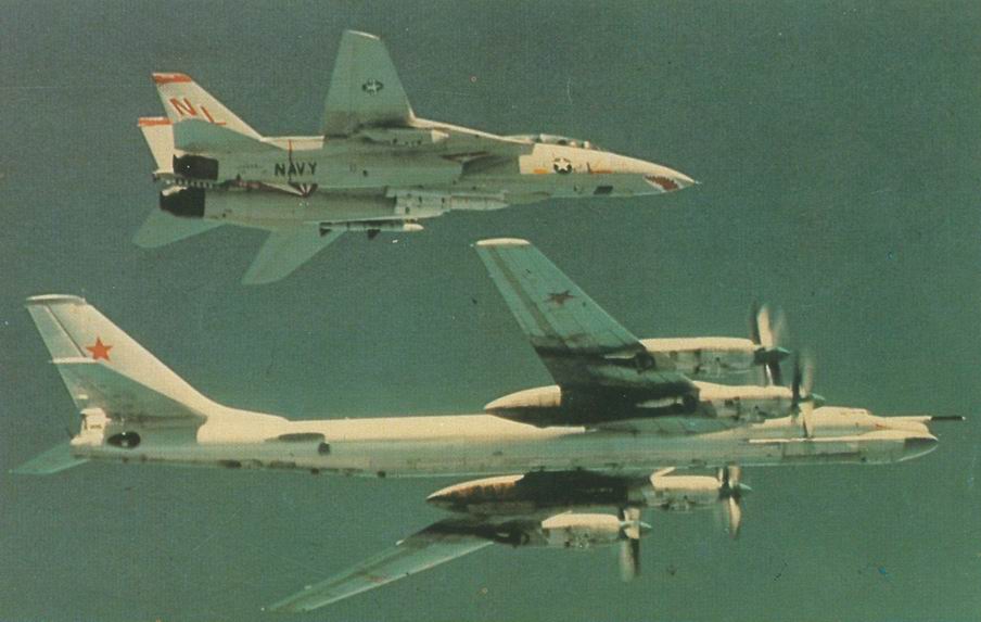 /dateien/uf29997,1158853410,Tu-95 Bear escorted by F-14 Tomcat