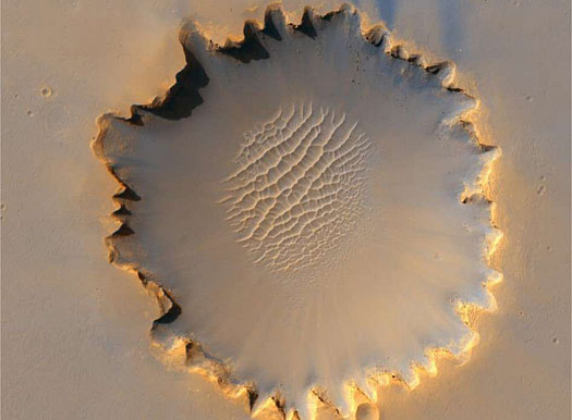 /dateien/uf43922,1208679202,victoria-crater03