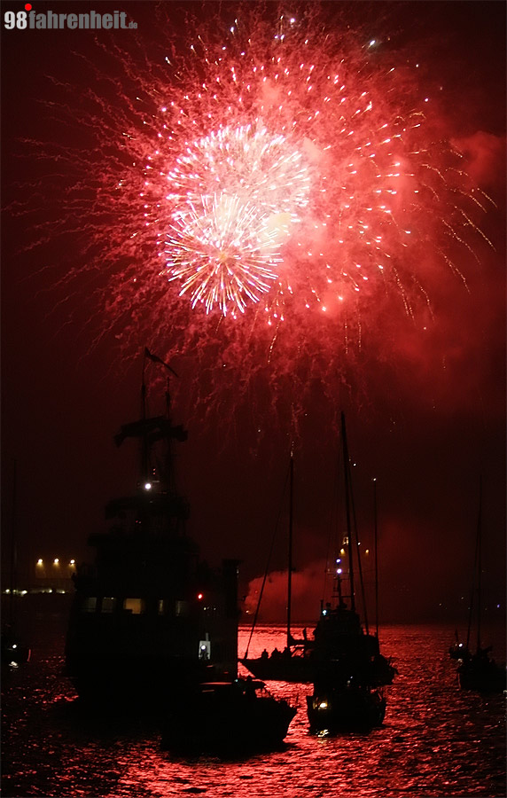 /dateien/uh28902,1171902524,kiel-feuerwerk1