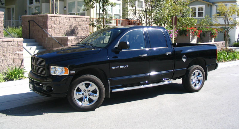 /dateien/uh41906,1200579365,800px-DodgeRam1500 crewcab