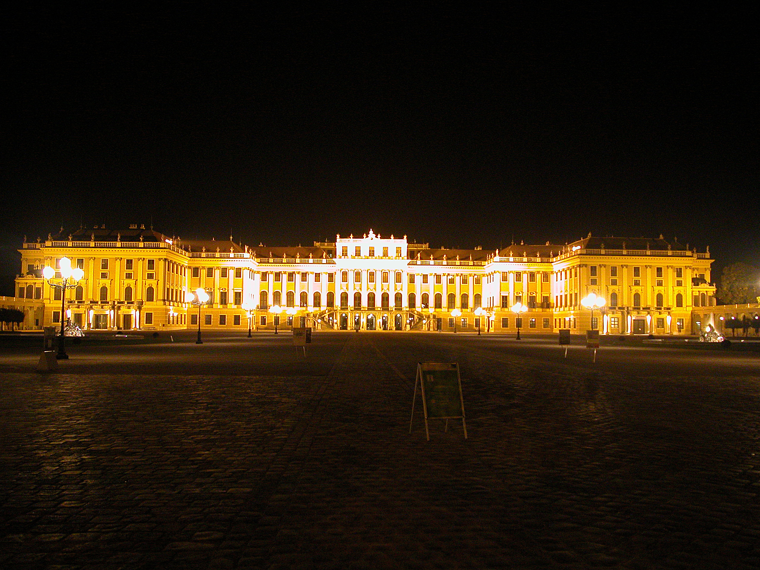 Bilder-Thread uh43048,1262689145,Wien Schoenbrunn Nacht