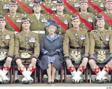 Bilder-Thread uh43048,1263393190,queen and soldiers