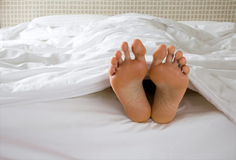 Bilder-Thread uh43048,1264717642,feet-in-bed-0209-lg