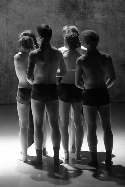 Bilder-Thread uh43048,1264722836,2005 dance theater incluse
