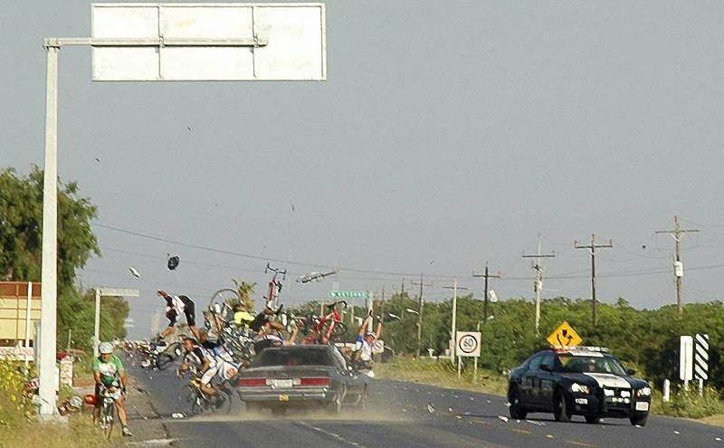 Bilder-Thread uh43048,1264913202,car-bike-crash-mexico-cnn-img 1