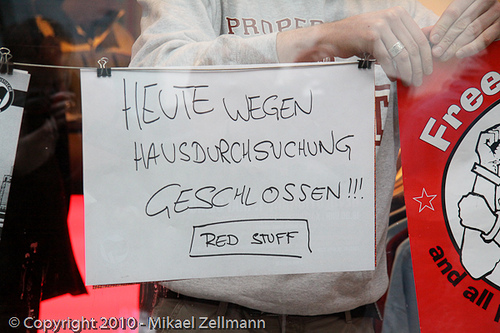 Bilder-Thread uh43048,1268251745,hausdurchsuchung