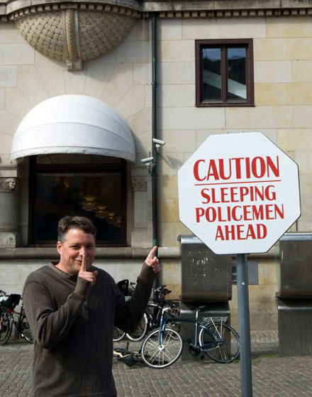 Bilder-Thread uh43048,1275250976,sleeping-policemen-ahead