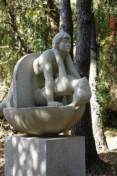 Bilder-Thread uh43048,1287436427,Strange-statues1