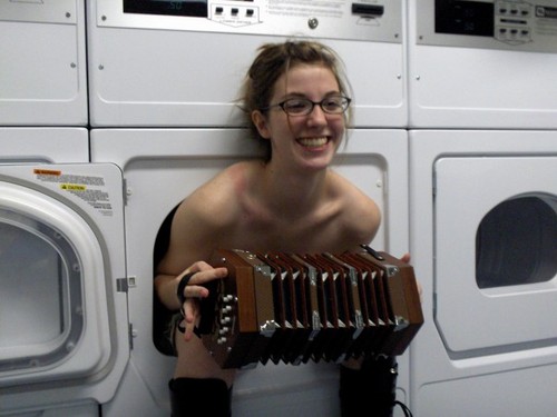 Bilder-Thread uh43048,1289246350,funny-girl-in-the-dryer