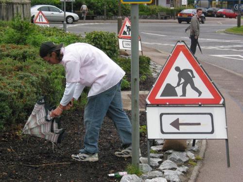 Bilder-Thread uh43048,1289909986,umbrellas-at-work-sign