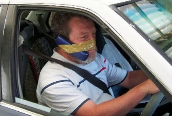Bilder-Thread uh43048,1294759650,01 im auto mit handy telen