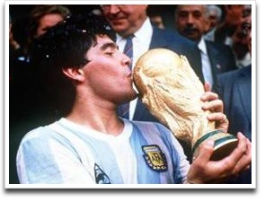 /dateien/uh45894,1277662028,diego-armando-maradona-zwei-uhren-nationaltrainer-