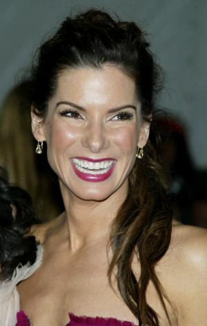 /dateien/uh49491,1238834471,Sandra Bullock unhurt in head-on crash