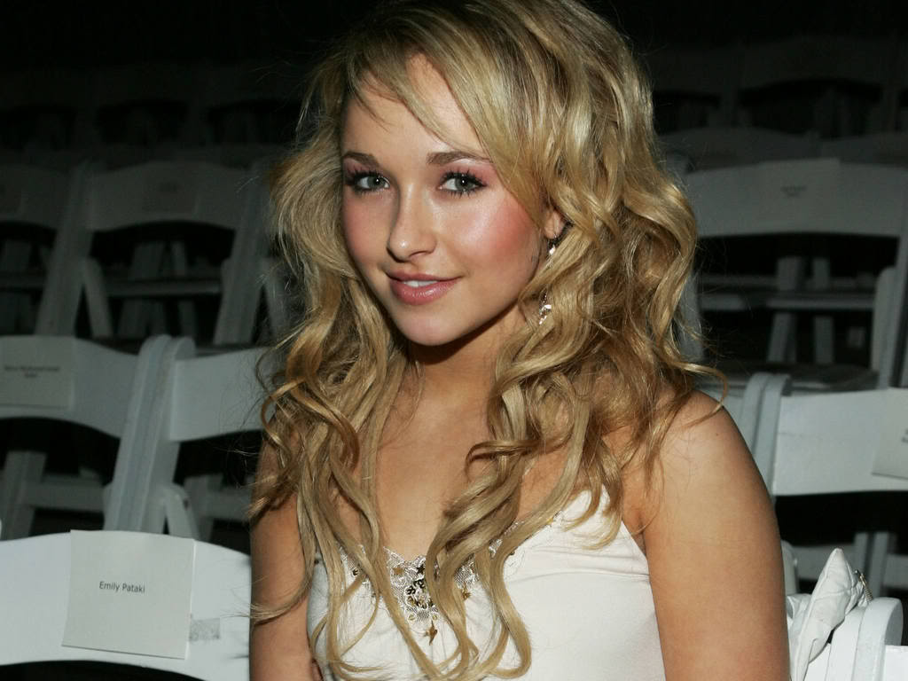 /dateien/uh55240,1259502543,Hayden-Panettiere-Wallpaper-19