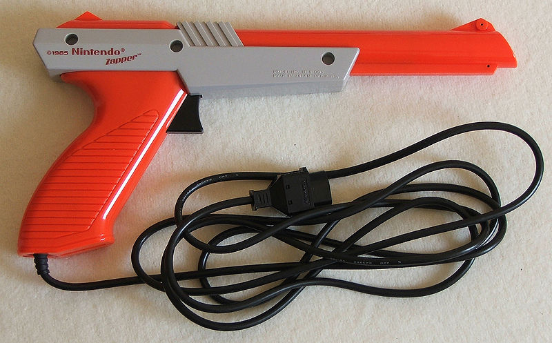 /dateien/uh57618,1290352949,800px-Nes zapper