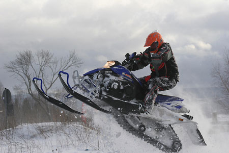 /dateien/uh60031,1264686794,Snowmobil-3a