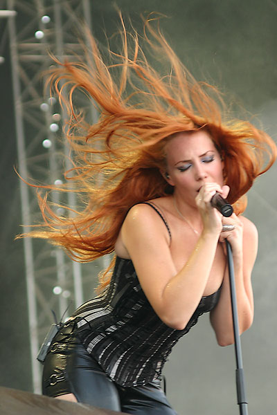 /dateien/uh60112,1291510632,Epica simone simons2