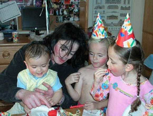 /dateien/uh60207,1265623203,michael jackson rare kids pic main