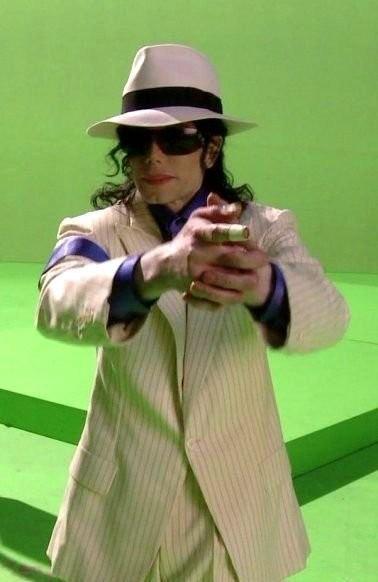 /dateien/uh60207,1266506048,Michael-Jackson-michael-jackson-10251654-378-582