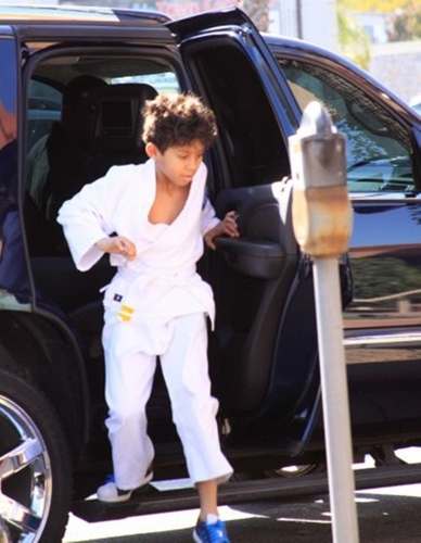 /dateien/uh60207,1266748332,New-Photos-Karate-Class-February-17-prince-michael-jackson-10482664-388-500