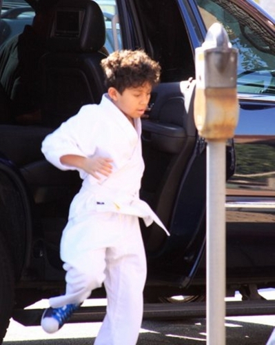 /dateien/uh60207,1266748332,New-Photos-Karate-Class-February-17-prince-michael-jackson-10482666-399-500