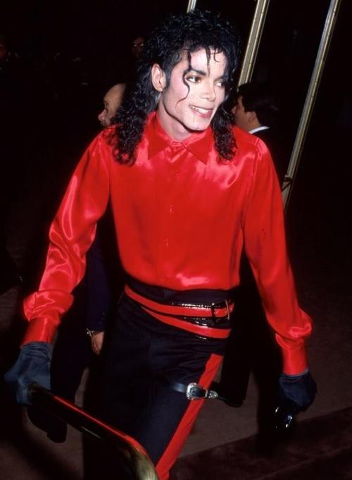 /dateien/uh60207,1267094626,MichaelJackson1990BMIMichaelJacksonaward1