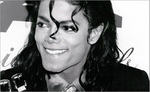 /dateien/uh60207,1268595610,Photo-MJ-Bad-Era-5-Smile-Micheal-Jackson