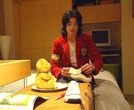 /dateien/uh60207,1269349573,Mike-michael-jackson-9019254-477-43