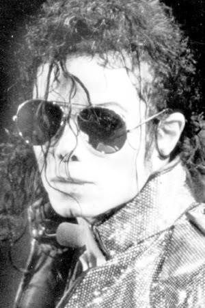 /dateien/uh60207,1269770313,MJJ-michael-jackson-11068826-300-450