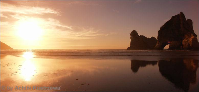 /dateien/uh60373,1265879355,(C)Wharariki-Beach-lo