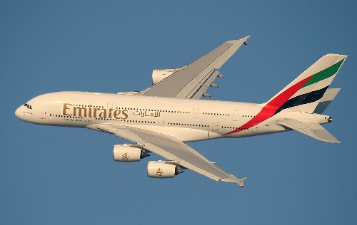 /dateien/uh60626,1269276824,Airbus-A380-Emirates-Airlines-Flug-Dubai-Burj-Al-Arab-Munk