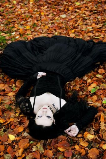 /dateien/uh60831,1283450483,Herbst-gothic-Romantik-Silence-Schwarz-People-510x510