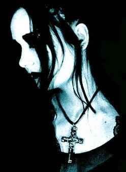 /dateien/uh60831,1285696586,gothic-girl-with-cross