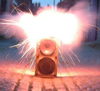 /dateien/uh65966,1284772364,burning-speaker2