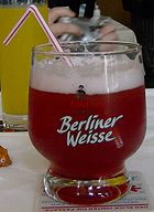 /dateien/vo57705,1257305402,140px-Berliner Weisse mit Strohhalm