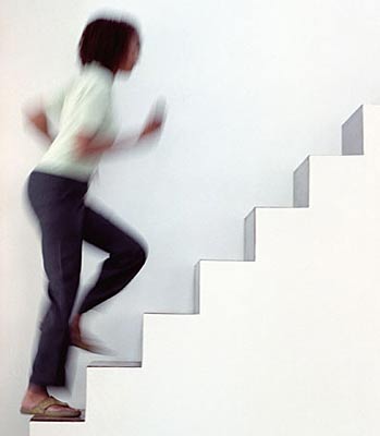 /dateien/vo61944,1271089444,running-stairs-chased-woman-400a061807