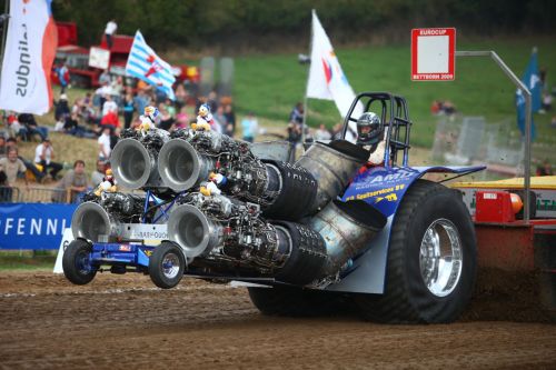 /dateien/vo63068,1275411627,tractor-pulling-bettborn-photos-2009-2 500