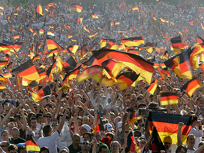 /dateien/vo63371,1276445641,fans public viewing