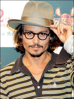 /dateien/vo68142,1290784786,stars-411-johnny-depp-300x400-101206